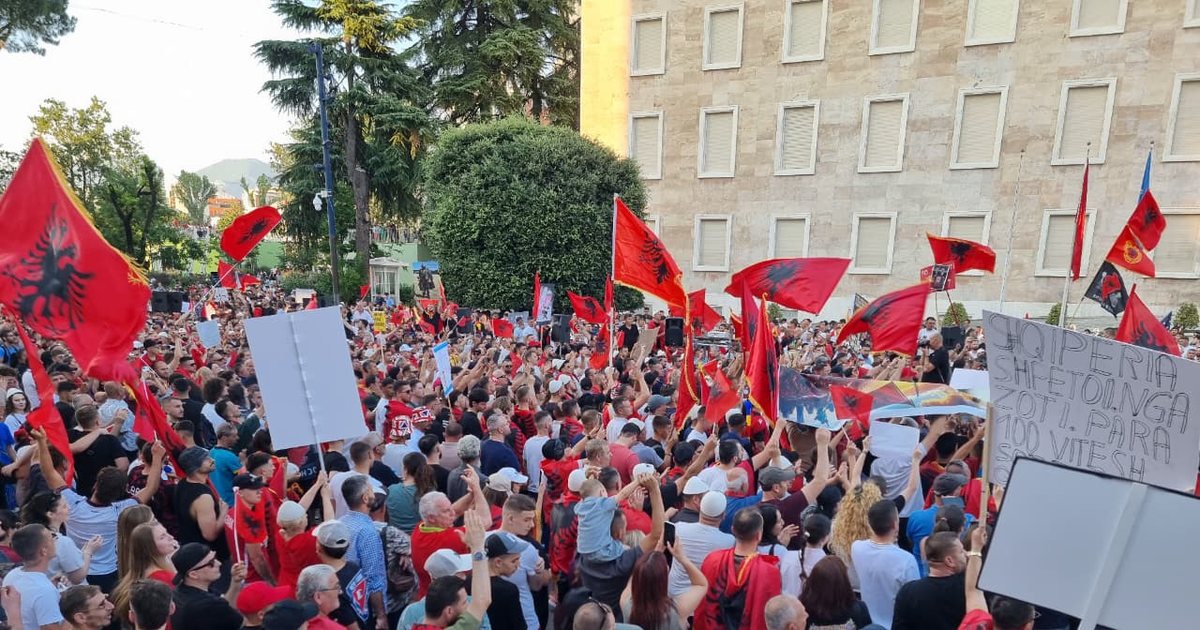 Protesta në Tiranë hyn në ditën e 21 të  i bashkohet edhe diaspora