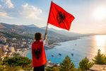 Mos e nisim Shqip&euml;rin&euml; prap&euml; nga zero!