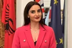 Motra ime l&euml;ndon veten. Si ta ndihmoj? P&euml;rgjigj...