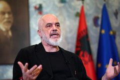 Rama debat me nj&euml; protestues n&euml; FB: Bullizimi dhe bllokimet nuk