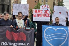 Student&euml;t serb&euml; k&euml;rkojn&euml; liri, por mohojn&euml; lirin&euml;