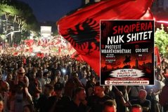 Dita e 15-t&euml; e protest&euml;s, protestuesit mblidhen para