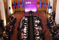PS mbledh qeverin&euml; dhe grupin parlamentar t&euml; shtun&euml;n