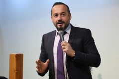 Pse un&euml; jam kund&euml;r revolucioneve!?