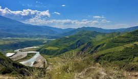 La Repubblica: Shqip&euml;ria mes bunker&euml;ve, vreshtave dhe historis&euml;