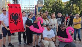 Nis protesta p&euml;r Zv&euml;rnecin, protestuesit marshojn&euml; drejt