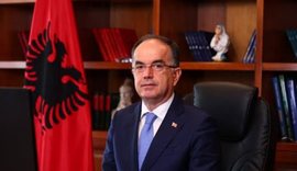 Presidenti Begaj thyen heshtjen p&euml;r protestat n&euml; Tiran&euml;