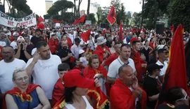 Dita e 23-t&euml; e protest&euml;s. Qytetar&euml;t marshojn&euml; drejt