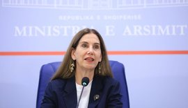 Nes&euml;r provimi i fundit i Matur&euml;s/ Ministrja Kumbaro: Respektoni