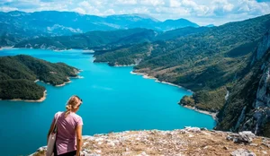 Shqip&euml;ria, destinacioni m&euml; i mir&euml; p&euml;r yoga n&euml; bot&euml;