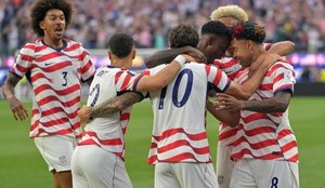 SHBA e nis me spektak&euml;l Bot&euml;rorin, 4-1 ndaj Paraguait!
