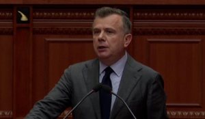 Protestat/ Balla-deputet&euml;ve demokrat&euml;: Ju mor&euml;n sheshin dhe doni