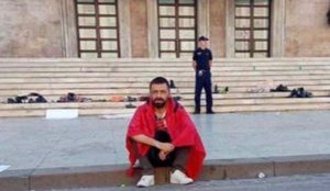 &lsquo;Mbete vet&euml;m n&euml; bulevard&rsquo;, protestuesi q&euml; kaloi