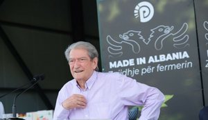 Berisha-fermer&euml;ve: Ka nj&euml; politik&euml; absolutisht armiq&euml;sore