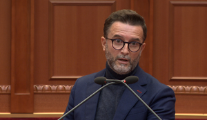 Erion Bra&ccedil;e: Delegjitimimi i mazhoranc&euml;s nga sheshi &ccedil;on
