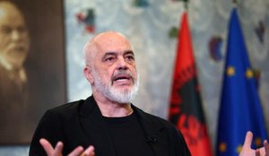 Rama debat me nj&euml; protestues n&euml; FB: Bullizimi dhe bllokimet nuk