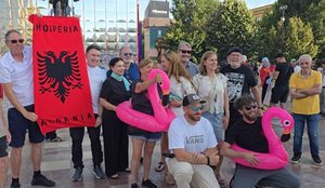 Nis protesta p&euml;r Zv&euml;rnecin, protestuesit marshojn&euml; drejt