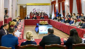 Rama mbledh drejtuesit politik&euml; t&euml; PS-s&euml; n&euml; qarqe