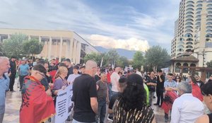 Nis protesta e 12-t&euml; n&euml; Tiran&euml;, kund&euml;r nd&euml;rtimit