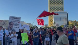 Bllokuan qarkullimin n&euml; disa rrug&euml;, procedohen 23 protestues