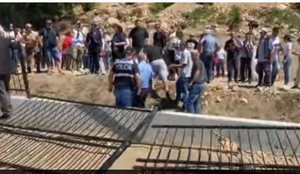 Protest&euml; n&euml; Rrjoll! Banor&euml;t shembin rrethimin dhe futen n&euml;