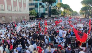 Sot protesta e 16-t&euml; p&euml;r Zv&euml;rnecin, qytetar&euml;t mblidhen