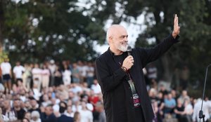 Protesta dhe festa e 35-vjetorit t&euml; PS n&euml; t&euml; nj&euml;jt&euml;n