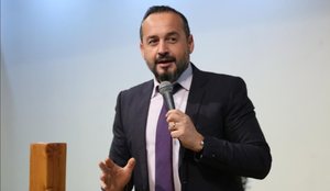 Pse un&euml; jam kund&euml;r revolucioneve!?