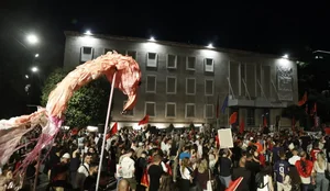Protestuesit publikojn&euml; paket&euml;n e k&euml;rkesave p&euml;r