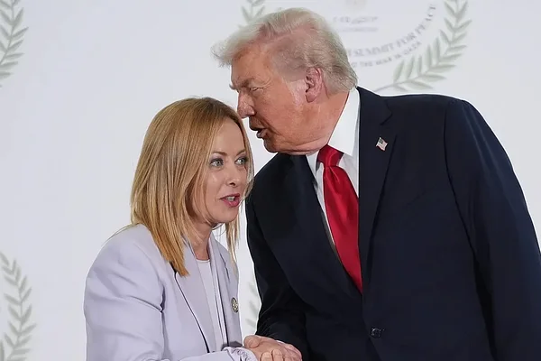 Tha se i k&euml;rkoi me ngulm nj&euml; foto! Meloni i p&euml;rgjigjet Trump!