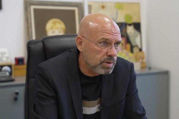 Ylli Manjani: Rama pas revolucionit flamingo