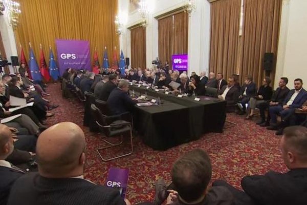 Mblidhet sot grupi i PS. Ja axhenda e plot&euml;!