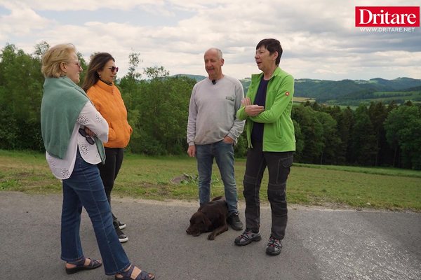 Ferma austriake q&euml; prodhon energji nga mbetjet e pulave, modeli i