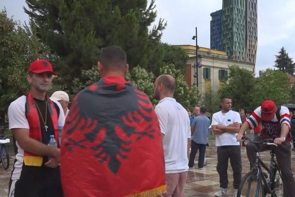 25 dit&euml; protest&euml;, qytetar&euml;t marshojn&euml; drejt