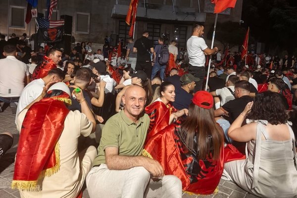 Protesta propozon krijimin e Kuvendit. I ftuar kush do Shqip&euml;rin&euml;