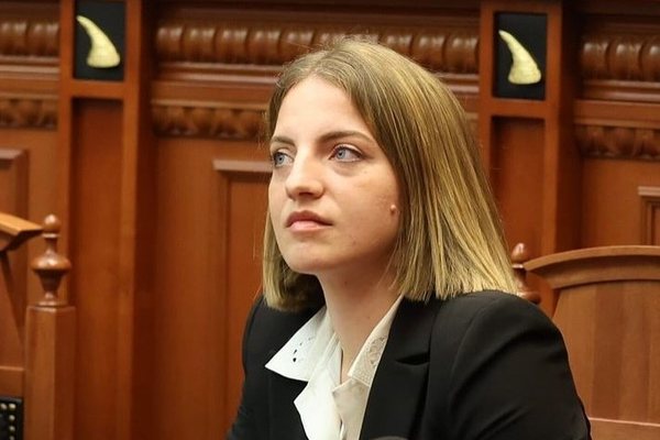 Marjana Ko&ccedil;eku: N&euml;se preket familja ime do ju shkat&euml;rroj.