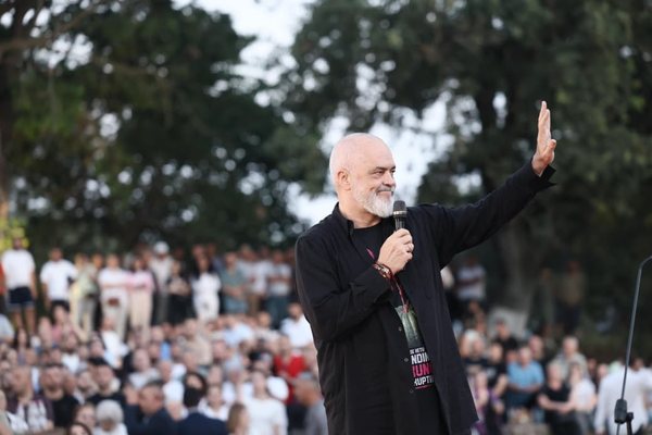 Protesta dhe festa e 35-vjetorit t&euml; PS n&euml; t&euml; nj&euml;jt&euml;n