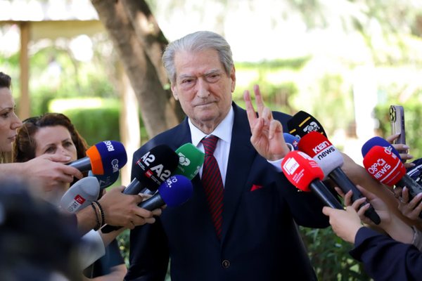 Sali Berisha njofton heqjen e non grat&euml;s. SHBA asnj&euml; konfirmim zyrtar