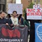 Student&euml;t serb&euml; k&euml;rkojn&euml; liri, por mohojn&euml; lirin&euml;