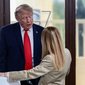 Vijon p&euml;rplasja mes Trump dhe Melonit, shk&euml;mbejn&euml; akuza publike