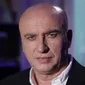 K&euml;to protesta prodhojn&euml; politik&euml;, por jo parti politike