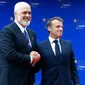 Rama udh&euml;ton nes&euml;r n&euml; Paris, takim me Macron n&euml; Pallatin