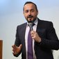 Pse un&euml; jam kund&euml;r revolucioneve!?