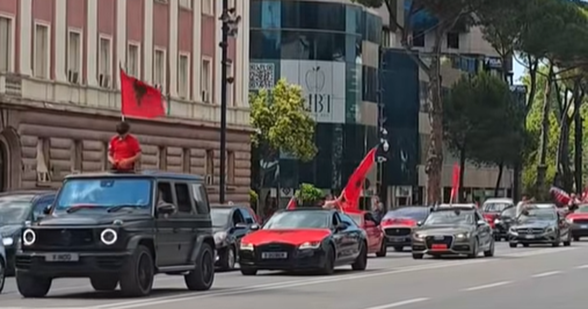 Berisha fton shqiptarët sot në protestë 