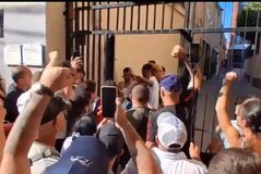 Video/ Dalin nga burgu protestuesit e 2 korrikut, pas vendimit t&euml;