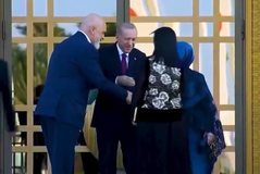 Video/ Momenti kur kryeministri Rama pritet nga presidenti Erdogan n&euml;