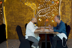 Raki, poezi dhe koran! Si shijohet nj&euml; drek&euml; n&euml; Restorantin