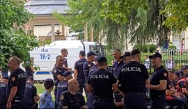 Blindohet parlamenti, masa sigurie p&euml;r protest&euml;n e paralajm&euml;ruar
