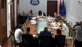 M&euml; jep fjal&euml;n ose... Gjinkuri p&euml;rplaset me Ulsi Manj&euml;n te