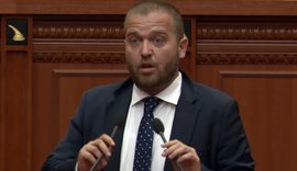 O tradhtar! Bido shp&euml;rthen ndaj Mu&ccedil;it: Ti je vorio-epirot!